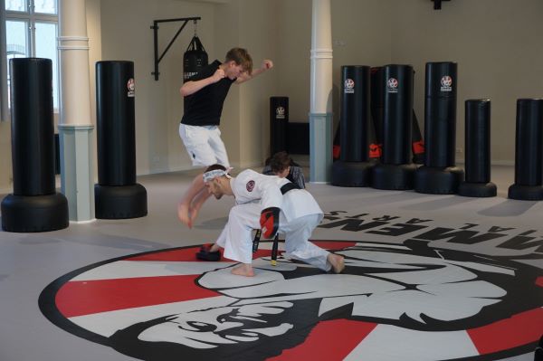 Besuch bei Lemmens Martial Arts – Ein sportliches Schulprojekt Besuch bei Lemmens Martial Arts – Ein sportliches Schulprojekt